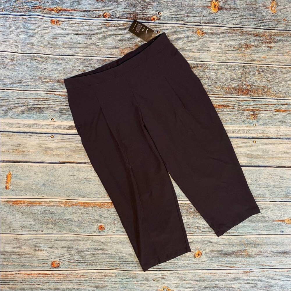 NEW w/o tags Nike Women's Flex Woven Golf Capris Pants XL